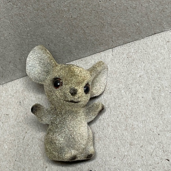 Vintage Life Like Flocked Mouse Miniature With Plastic Tail & Eyes - Picture 3 of 9